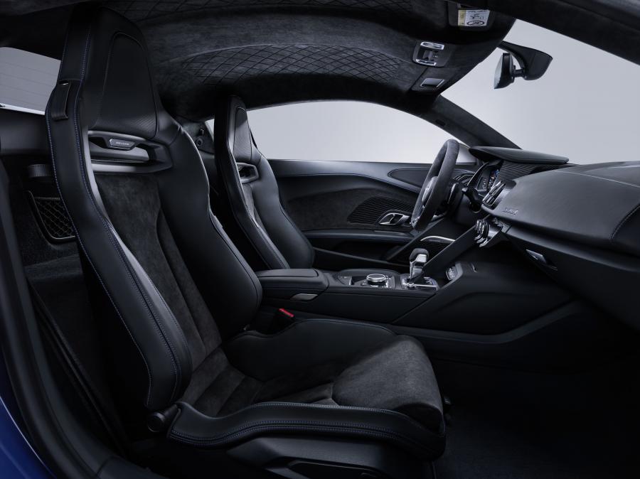 Интерьер Audi R8 V10 Performance 2019 года  (WW) (фото 7 из 43)